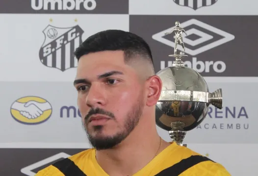 &lsquo;Modelo&rsquo; do Santos, Jo&atilde;o Paulo fala sobre les&atilde;o, expectativa por acesso e fase de Braz&atilde;o