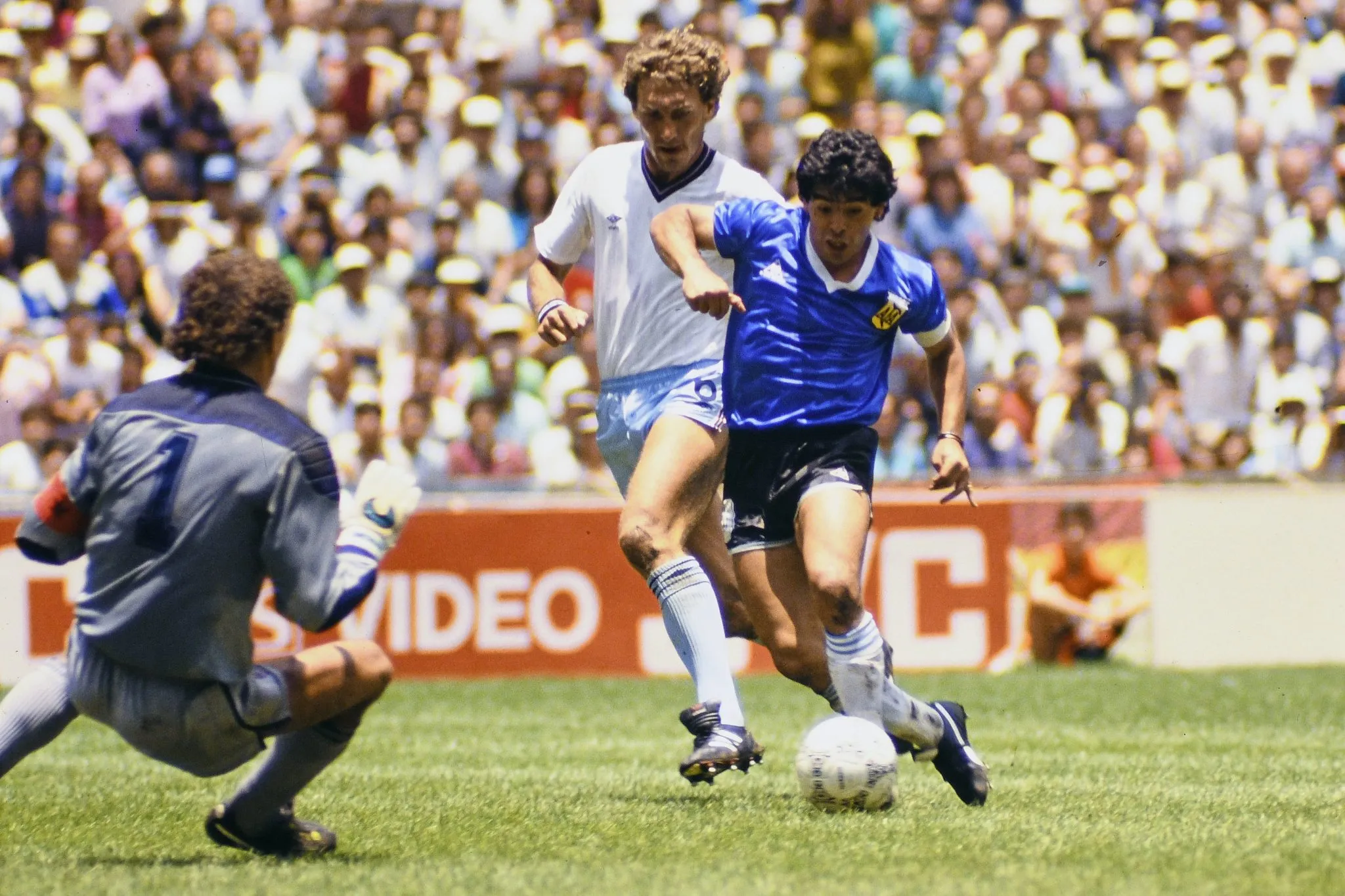 Maradona marcou gol antol&oacute;gico e eliminou os ingleses na Copa de 1986