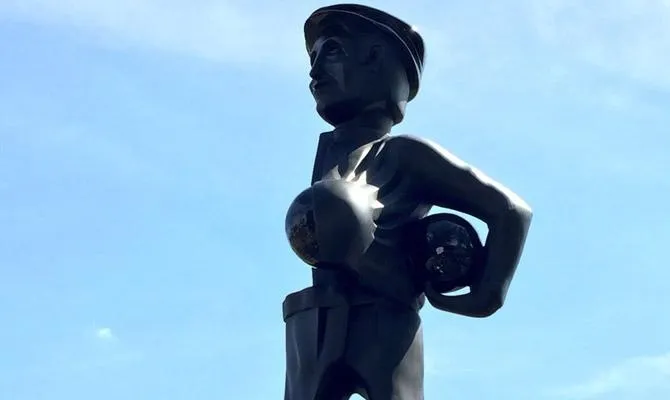 Dois anos sem Chespirito: Am&eacute;rica do M&eacute;xico inaugura est&aacute;tua de &lsquo;El Chanfle&rsquo; em seu CT