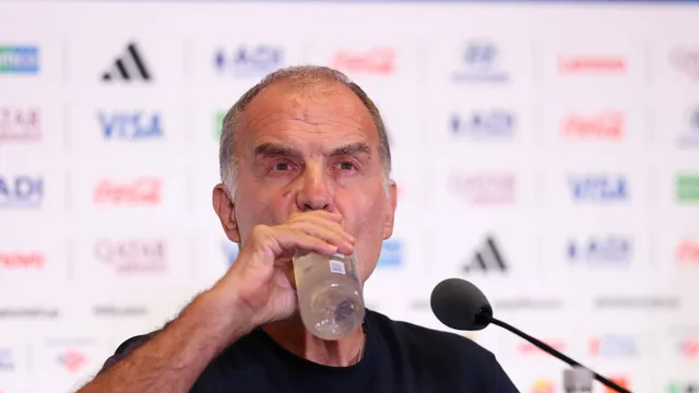 Bielsa: &lsquo;Essa mudan&ccedil;a na Copa do Mundo n&atilde;o ajuda em nada e tira muito do futebol&rsquo;