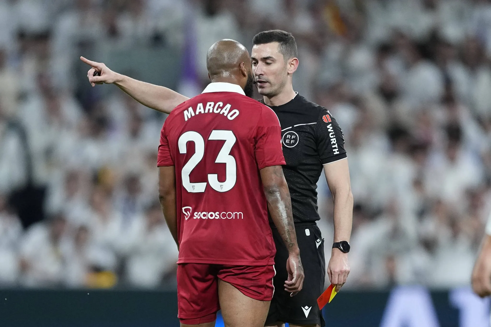 Brasileiro &eacute; suspenso por dois meses ap&oacute;s pol&ecirc;mica com o Real Madrid