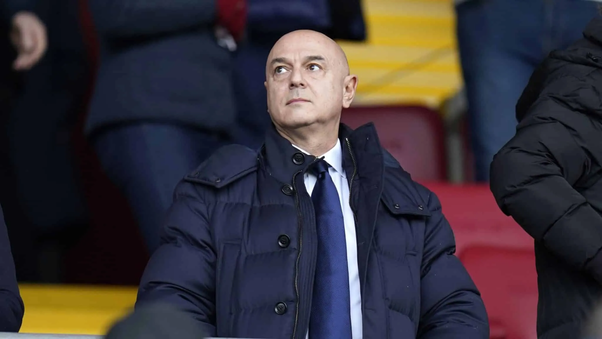 Daniel Levy diz que Harry Kane pode ganhar um t&iacute;tulo no Tottenham e nega negocia&ccedil;&atilde;o para venda do clube