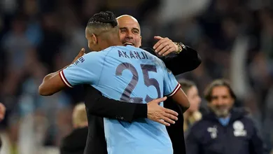Guardiola est&aacute; apaixonado e em lua de mel com Akanji: &lsquo;Que jogador tenho em minhas m&atilde;os&hellip;&rsquo;