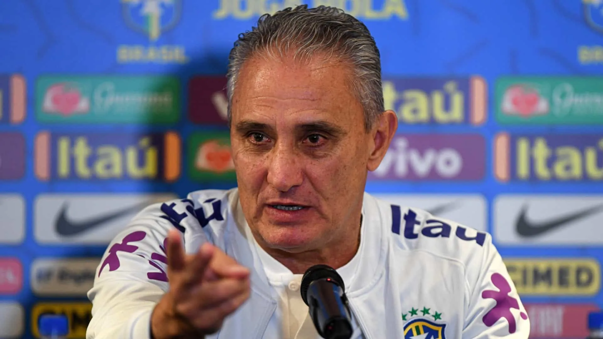 Tite diz o &oacute;bvio ao criticar calend&aacute;rio, mas falta cobrar a CBF e assumir sua parte da culpa