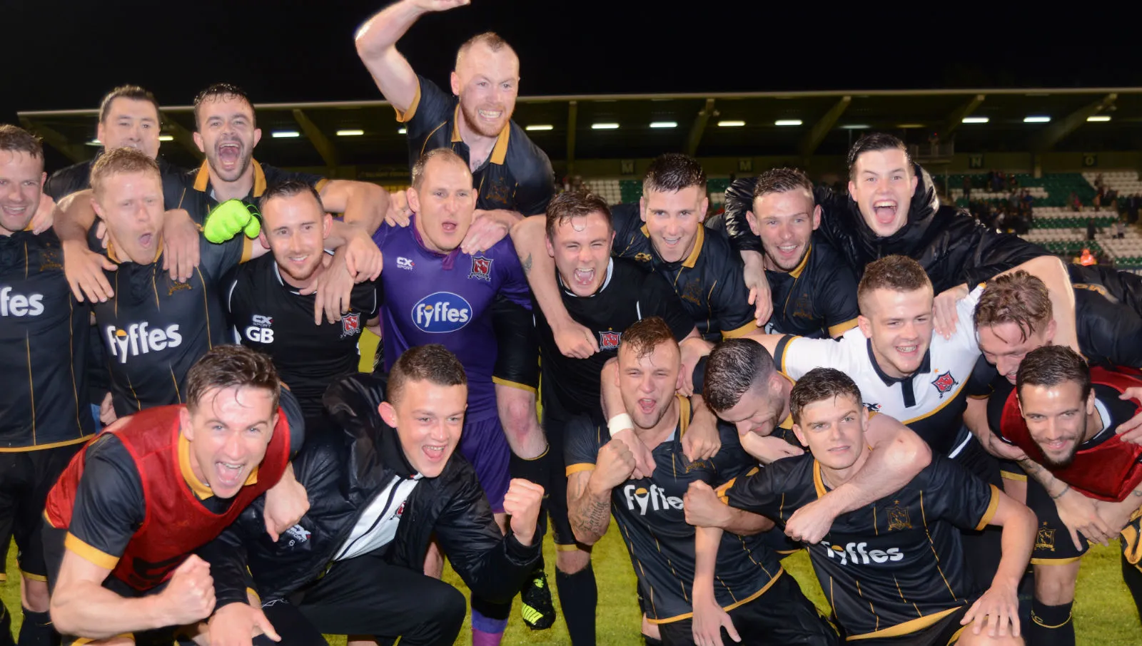 A Champions j&aacute; tem seus &eacute;picos, gola&ccedil;o de Jonathan Cafu (!) e a primeira surpresa: o Dundalk, da Irlanda