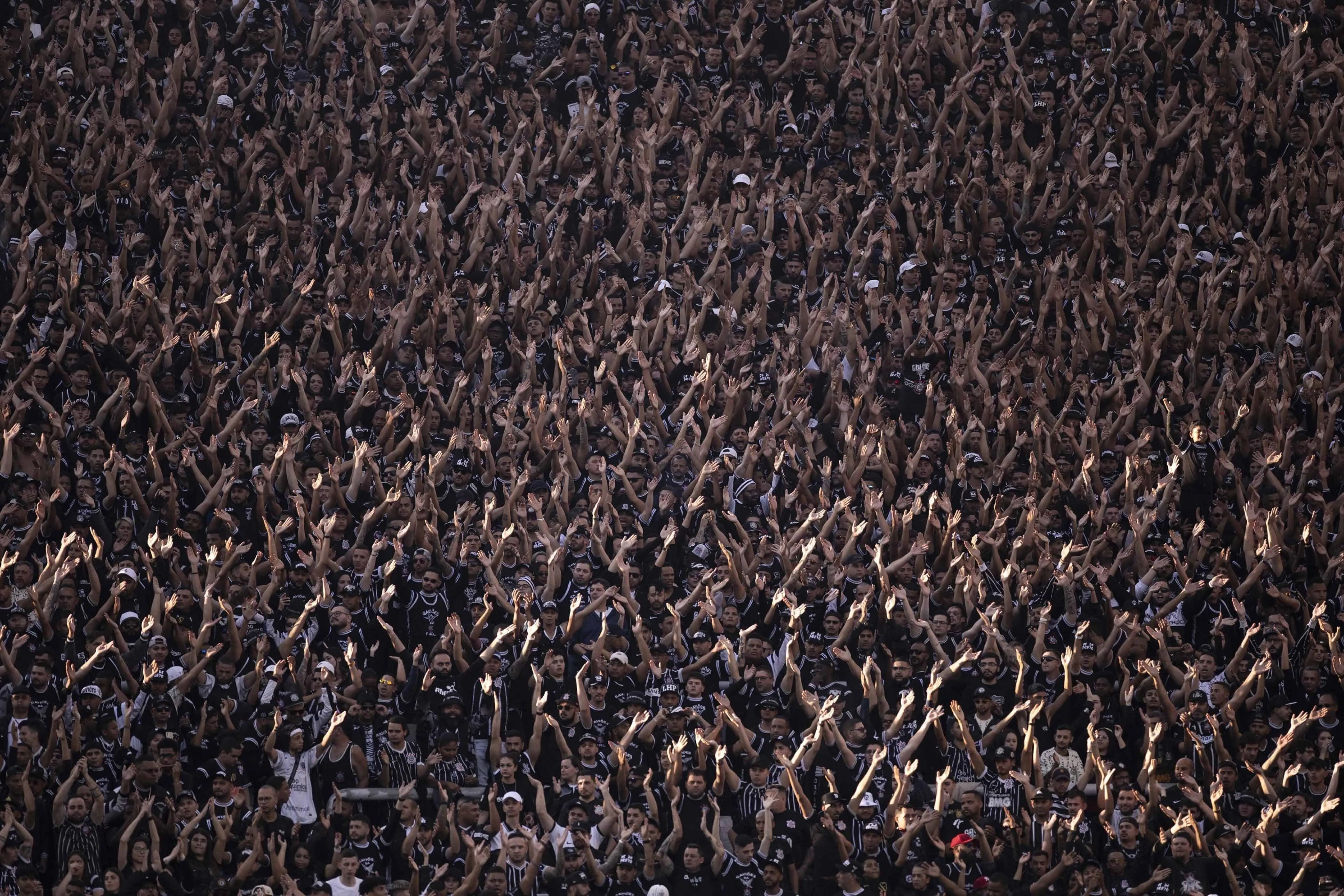 Caos em elei&ccedil;&otilde;es acirradas do Corinthians faz com que at&eacute; casa de apostas abra odds da disputa