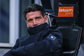 &lsquo;N&atilde;o devemos vaiar, precisamos apoi&aacute;-lo&rsquo;: t&eacute;cnico sai em defesa de brasileiro criticado na Internazionale