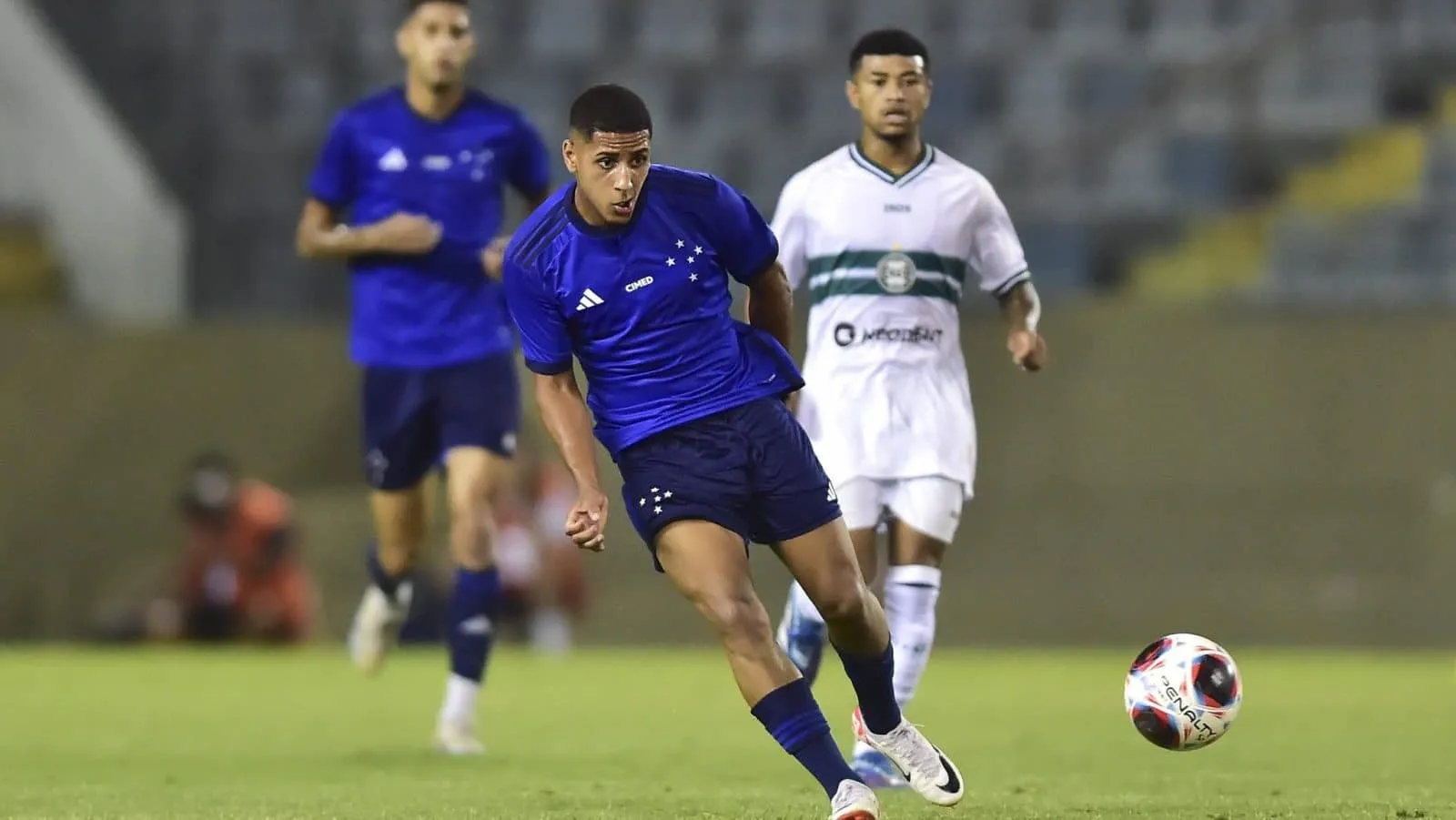 Em grande fase, Fernando refor&ccedil;a que chance no Cruzeiro &eacute; quest&atilde;o de tempo