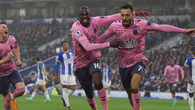Com um dos resultados mais inesperados da Premier League, Everton goleou o Brighton e saiu da zona de rebaixamento