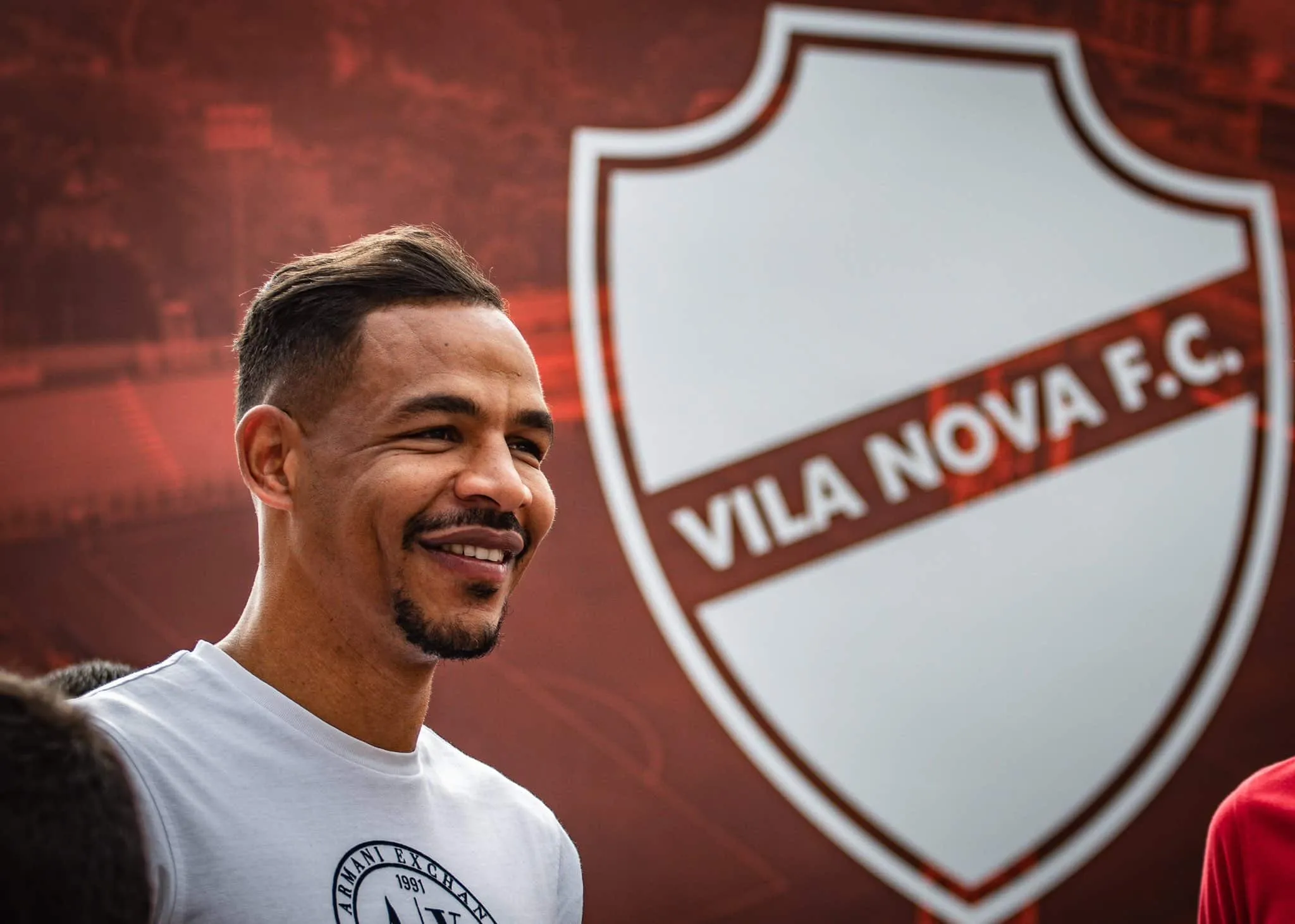 Por quest&atilde;o familiar, Fernando desiste de ir para o Internacional e &eacute; anunciado pelo Vila Nova