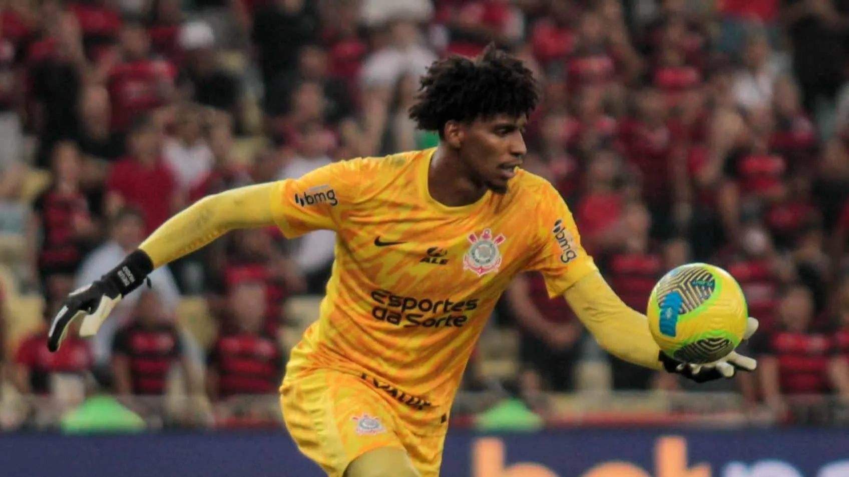 Preju&iacute;zo do Corinthians sem Hugo Souza seria muito maior que multa de R$ 500 mil