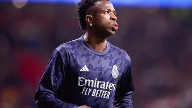 Vinicius Jr. cobra Uefa por c&acirc;nticos racistas da torcida do Atl&eacute;tico de Madrid e La Liga responde