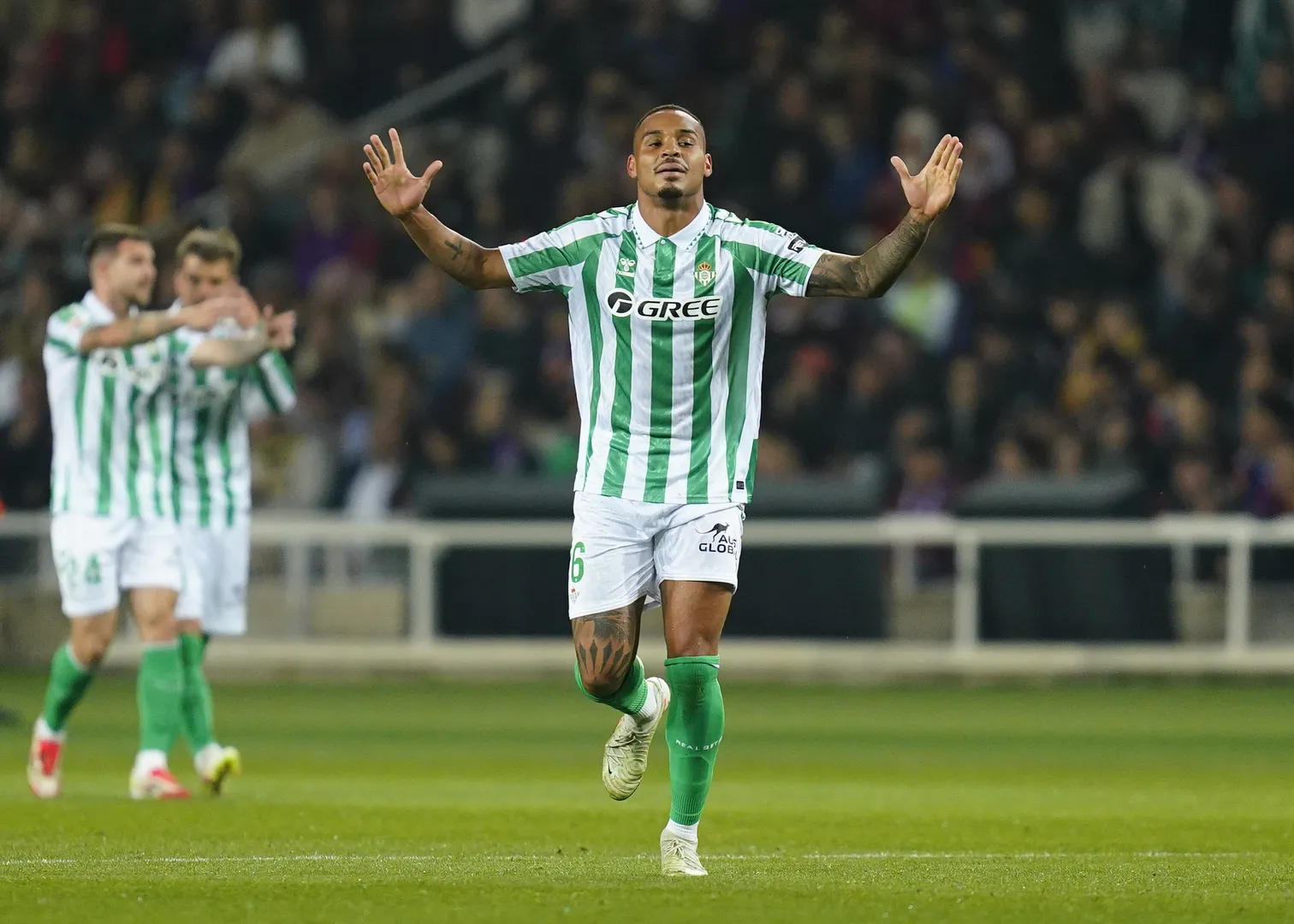 Natan tem feito a diferen&ccedil;a no Betis (Foto: IconSport)