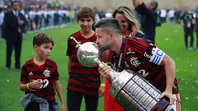 Diego saiu do banco para fazer valer a m&iacute;stica da camisa 10 que o Flamengo precisava