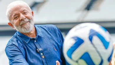 Sele&ccedil;&atilde;o deveria ter s&oacute; jogadores que atuam no Brasil, como disse Lula? Convocados respondem