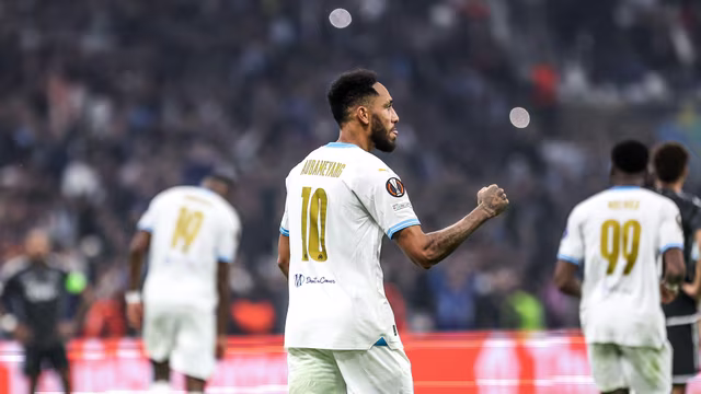 Em um festival de gols, Marseille vence Ajax em jogo divertido no V&eacute;lodrome
