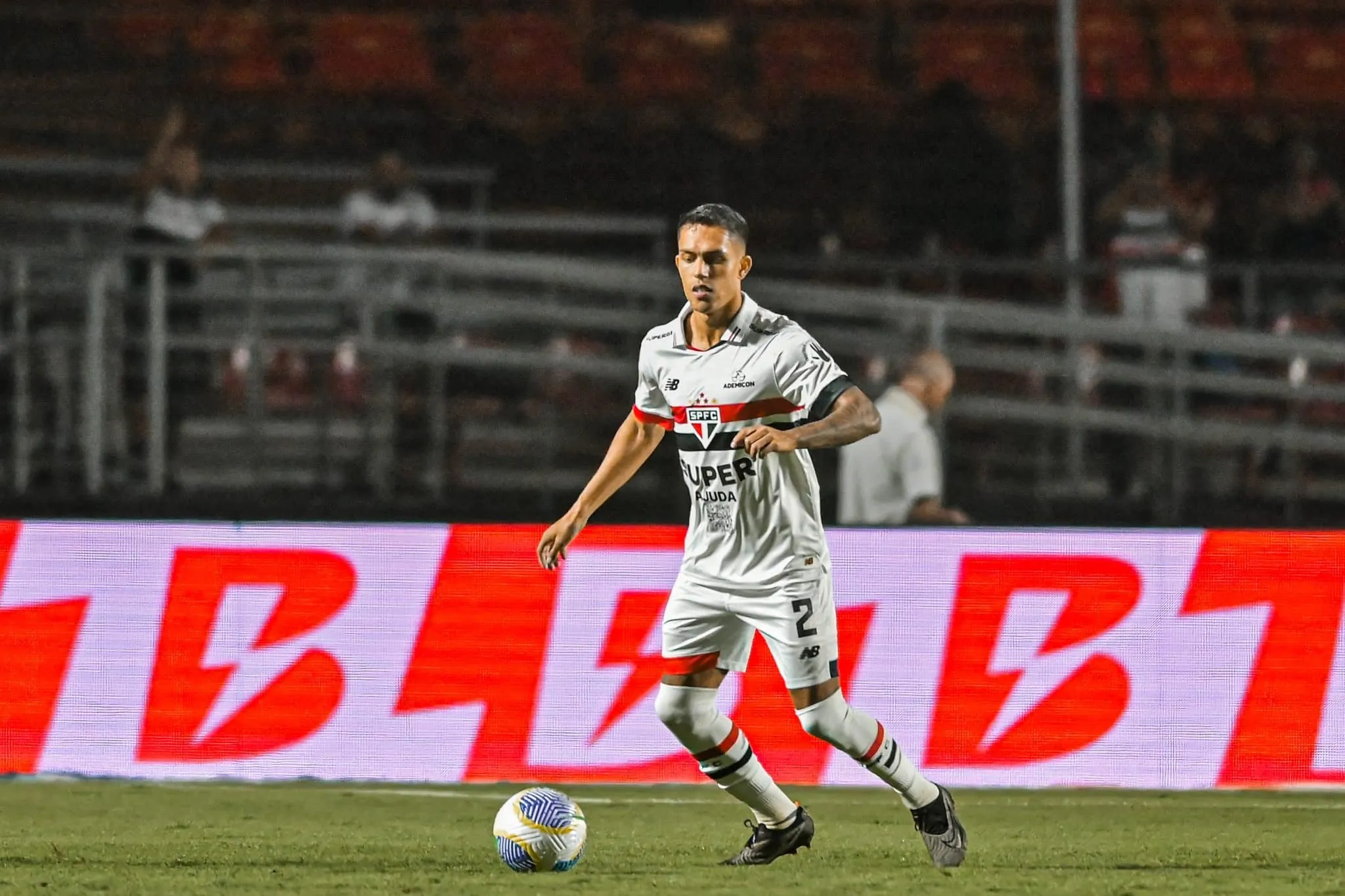 E o Igor Vin&iacute;cius? Entenda por que lateral n&atilde;o atua h&aacute; sete jogos mesmo sem les&atilde;o