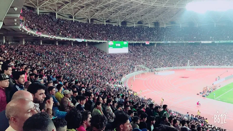 &Eacute; de arrepiar a for&ccedil;a de 65 mil iraquianos cantando o hino antes do jogo da sele&ccedil;&atilde;o