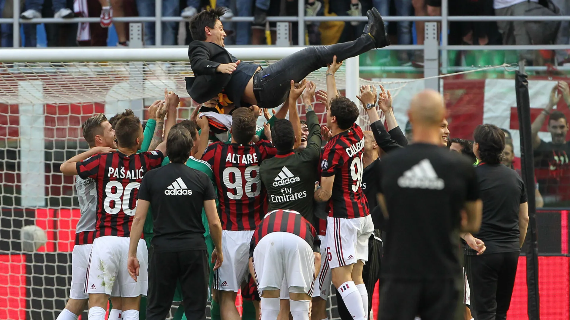 Mesmo aos trancos e barrancos, o Milan conseguiu voltar ao seu palco preferido: a Europa