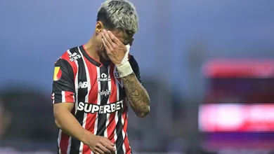 Problemas defensivos do S&atilde;o Paulo v&atilde;o al&eacute;m de falha de Jandrei em derrota