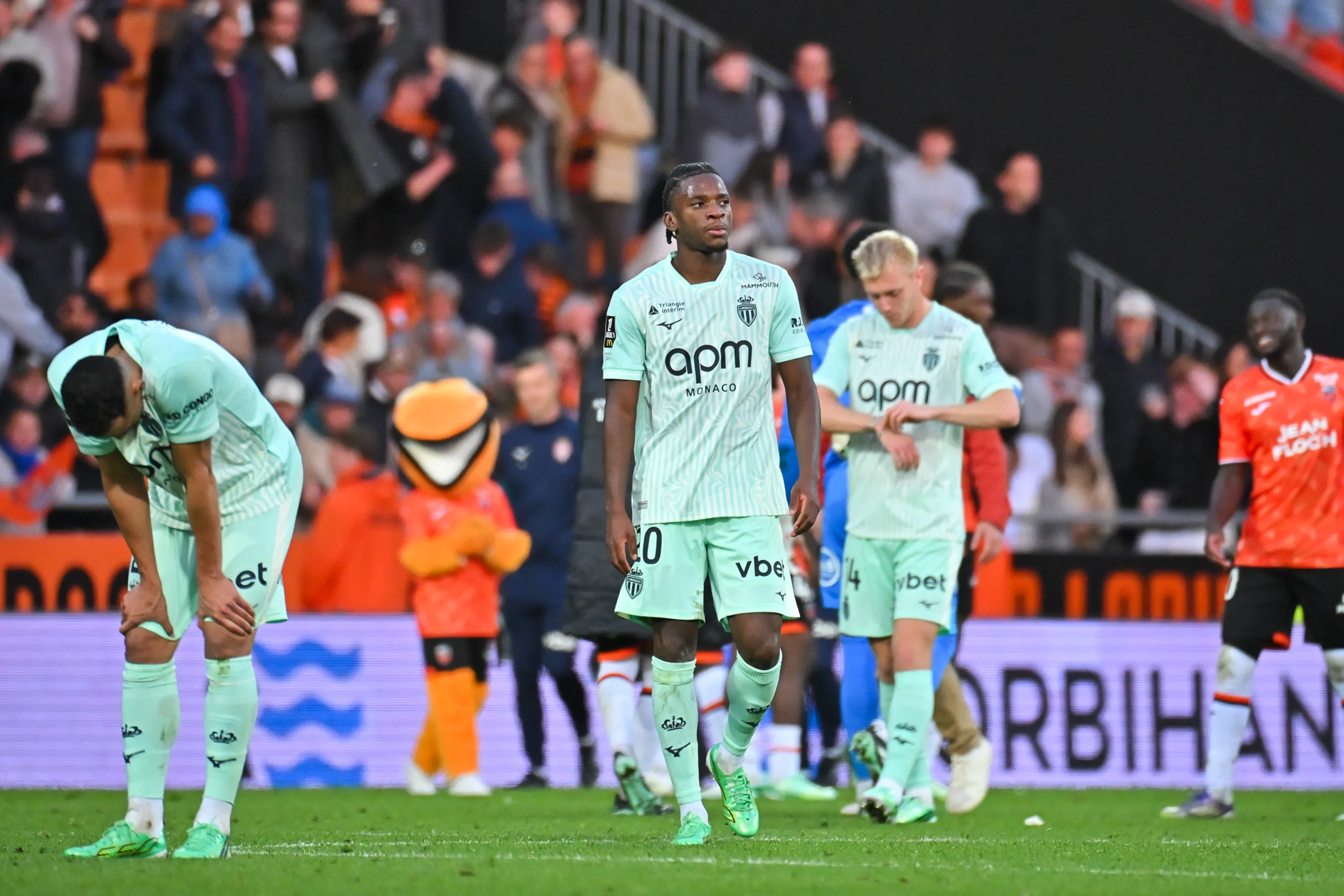 Jogadores do Monaco lamenta derrota para Lorient (Foto: Federico Pestellini/Icon Sport)