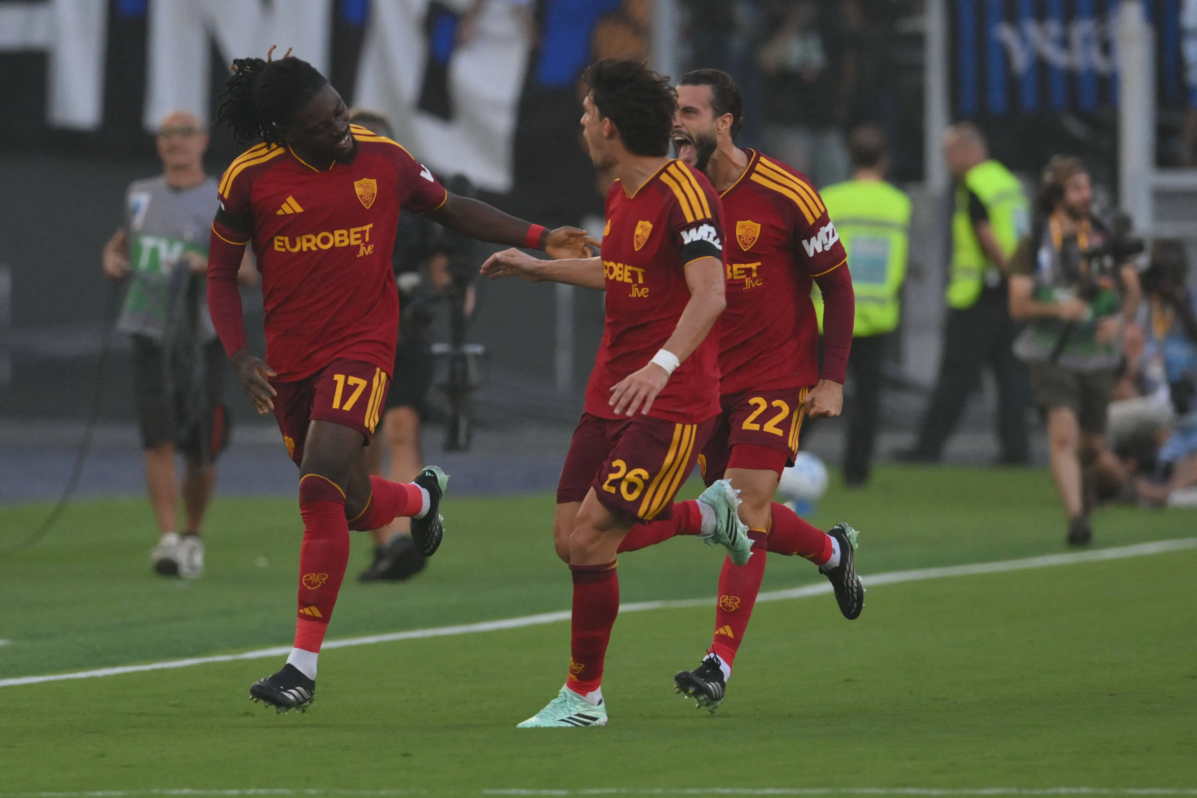 Manu Kon&eacute; marcou os dois gols da Roma sobre a Internazionale 