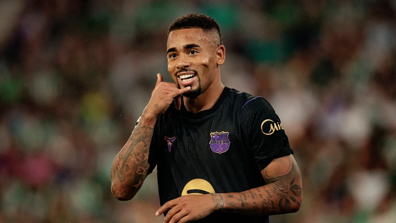 Gabriel Jesus comemora gol do Barcelona 