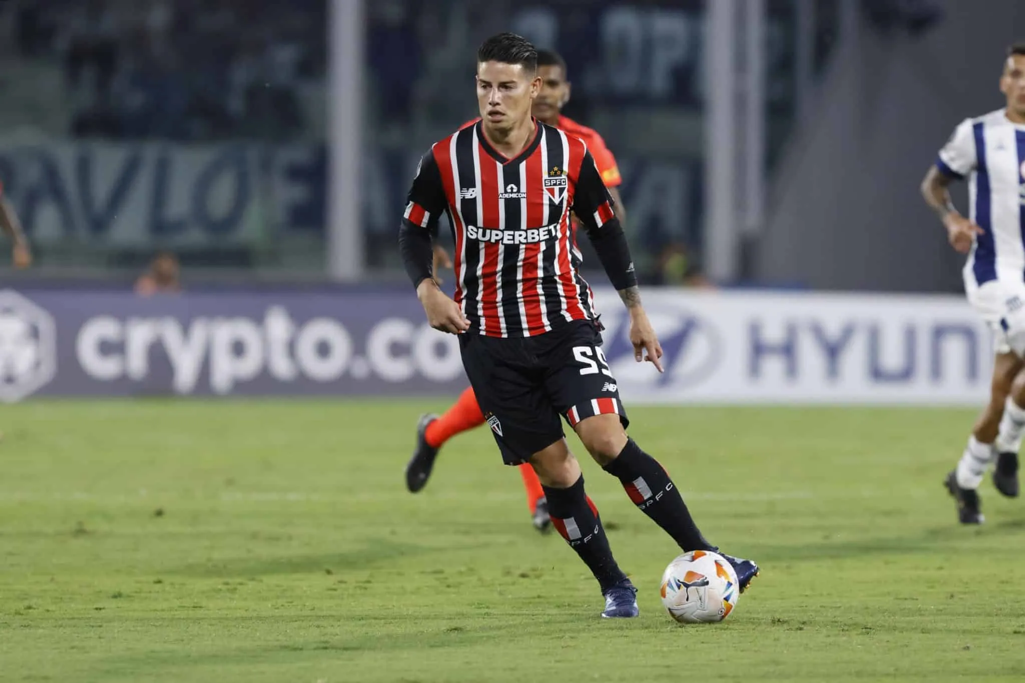 Agora s&oacute; falta brilhar: James vive fato in&eacute;dito em cinco meses pelo S&atilde;o Paulo