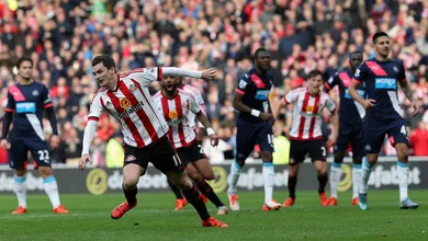 Arbitragem pol&ecirc;mica e freguesia: Sunderland passeou no cl&aacute;ssico com o Newcastle