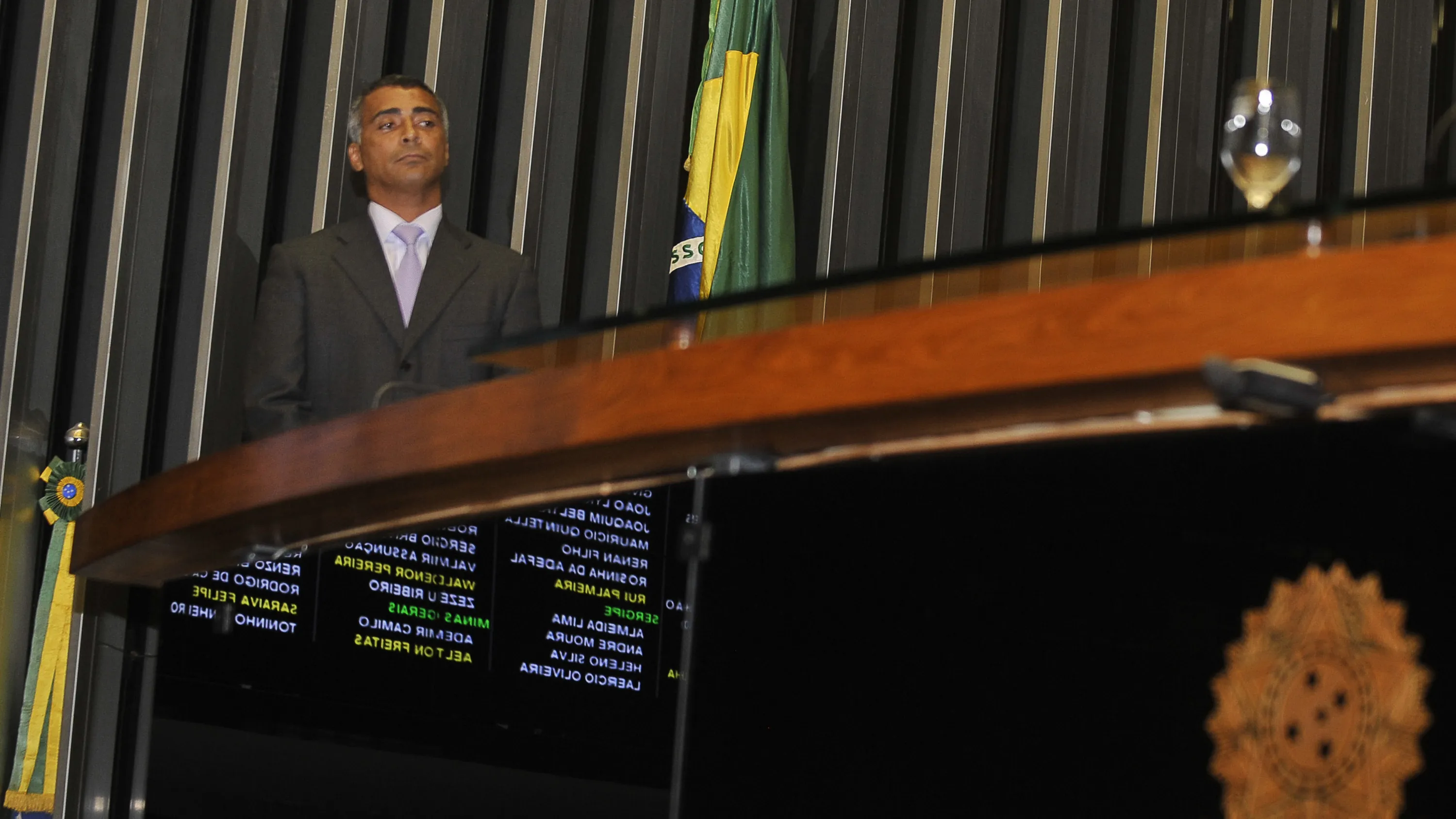 Rom&aacute;rio bate forte: &ldquo;Fifa &eacute; a verdadeira presidenta do Brasil&rdquo;