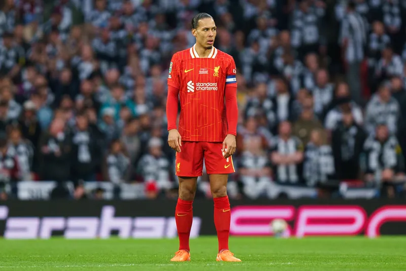 Van Dijk em a&ccedil;&atilde;o pelo Liverpool