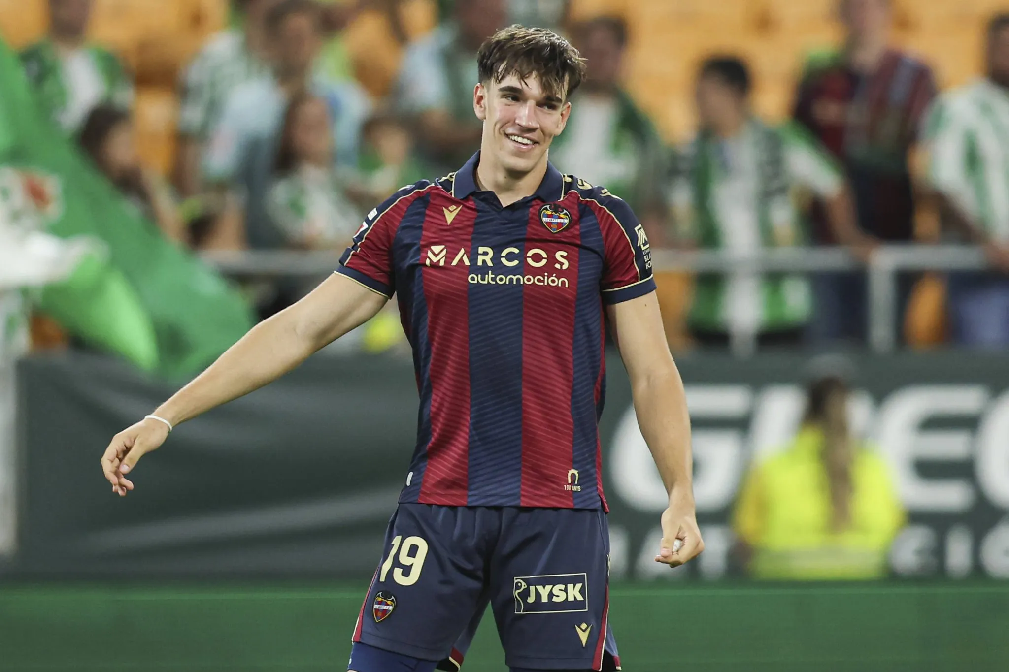 Carlos Esp&iacute; em a&ccedil;&atilde;o pelo Levante