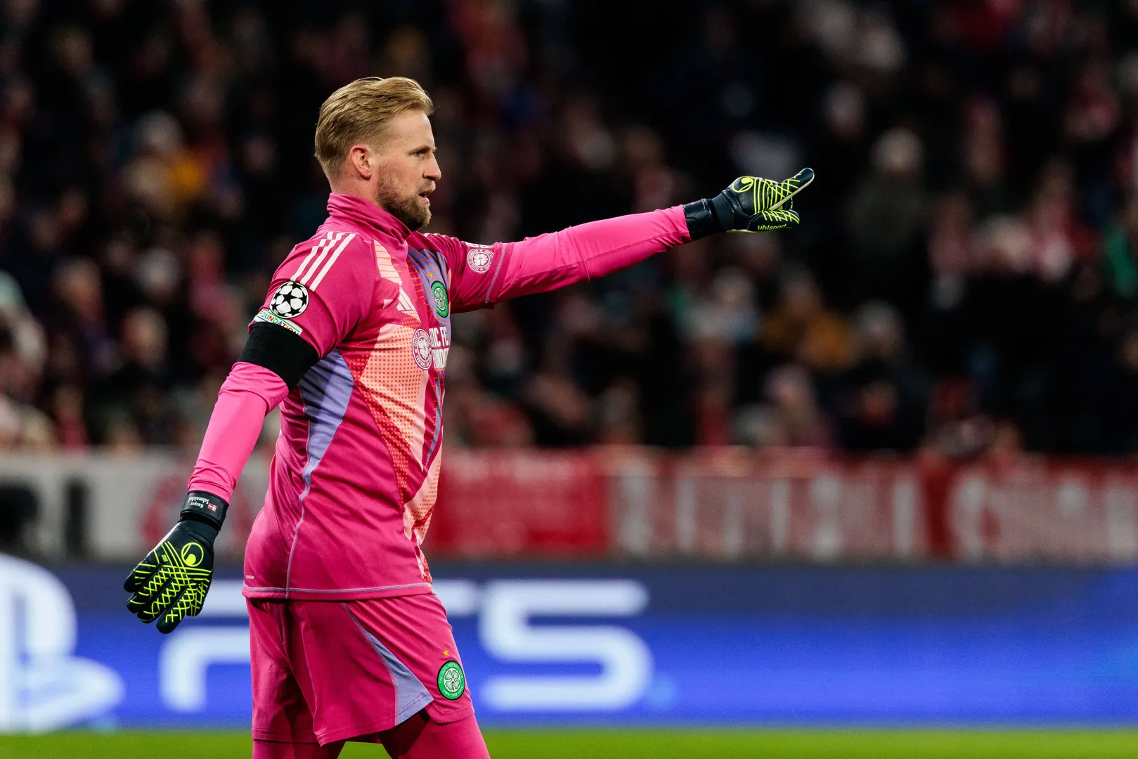 Goleiro do Celtic bem que tentou, mas n&atilde;o evitou elimina&ccedil;&atilde;o para o Bayern de Munique na Champions League