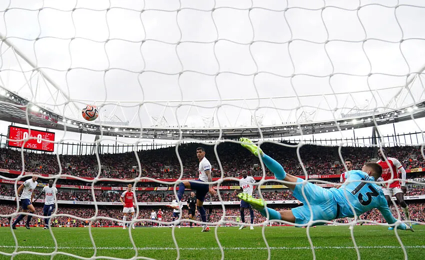 Arsenal e Tottenham empatam em jogo de reviravoltas e atua&ccedil;&atilde;o desastrosa de Romero