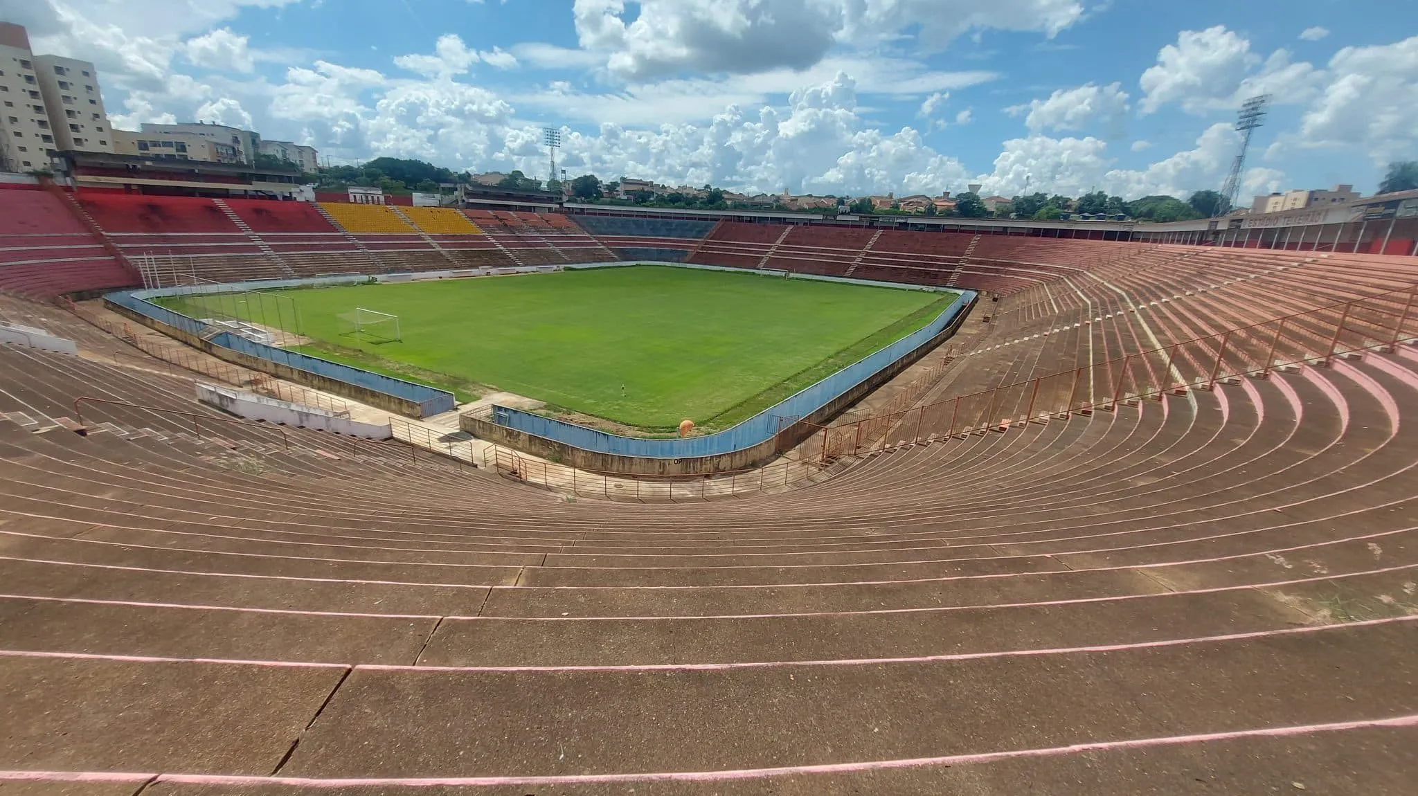 Am&eacute;rica-SP e Teixeir&atilde;o, dois gigantes abandonados que tentam ressurgir das ru&iacute;nas