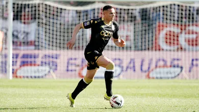 Tottenham faz investida por Vanderson para substituir Emerson Royal