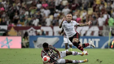 Fluminense fica com um a menos de novo e se complica mais uma vez no Carioca