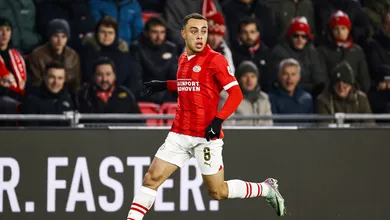O plano do Barcelona para manter Jo&atilde;o Cancelo passa por Sergino Dest