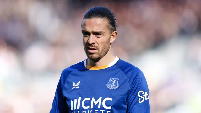 Emprestado pelo Manchester City, Grealish vive nova pol&ecirc;mica no Everton e &eacute; punido