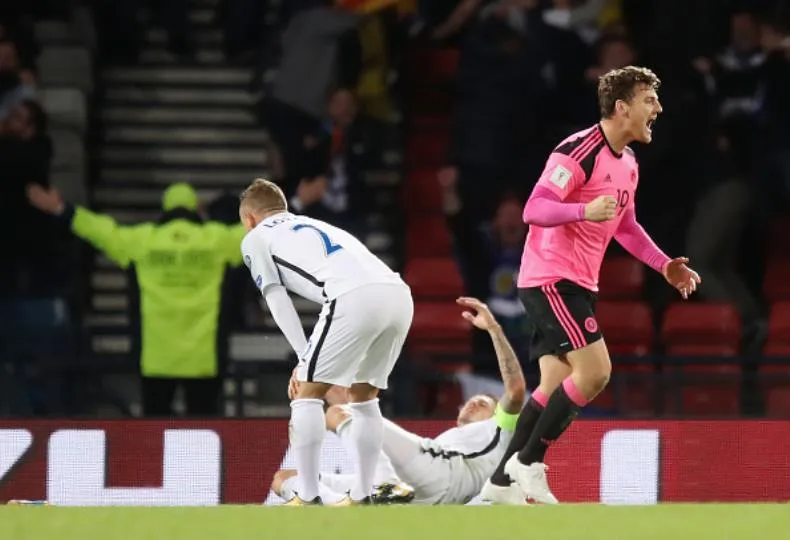 O Hampden Park cantou alegre com a rea&ccedil;&atilde;o da Esc&oacute;cia