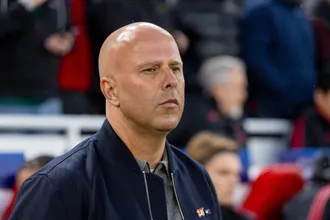 Como Arne Slot tornou miss&atilde;o do Liverpool contra o PSG na Champions ainda mais complicada