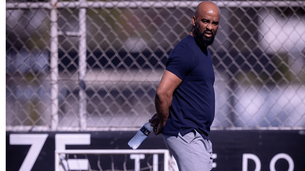 Aus&ecirc;ncia de Mart&iacute;nez em treinos do Corinthians volta a gerar questionamentos a Fabinho Soldado