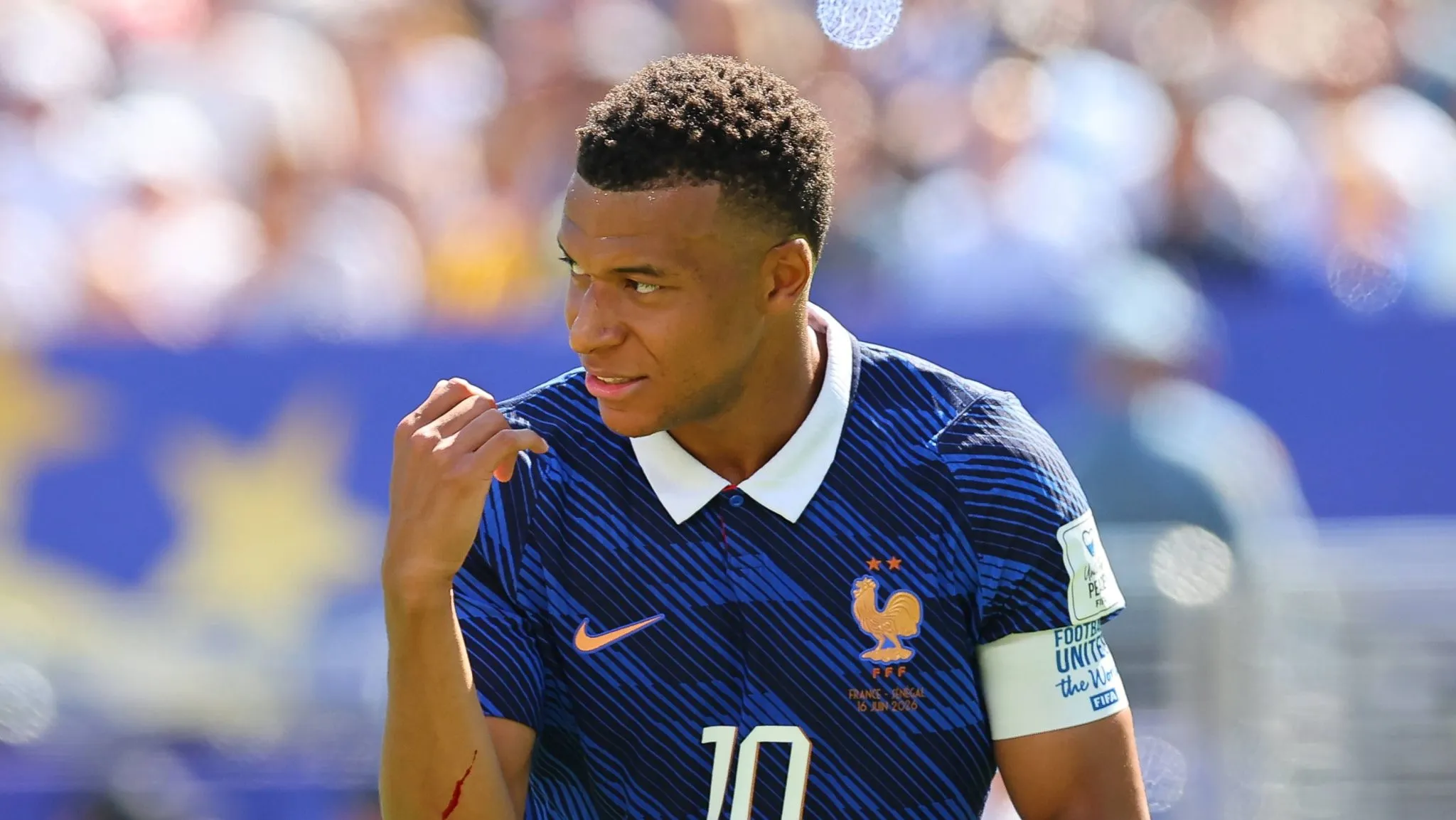 Pol&ecirc;mica, recorde e gola&ccedil;o: Mbapp&eacute; entra para a hist&oacute;ria do futebol franc&ecirc;s na vit&oacute;ria sobre o Senegal