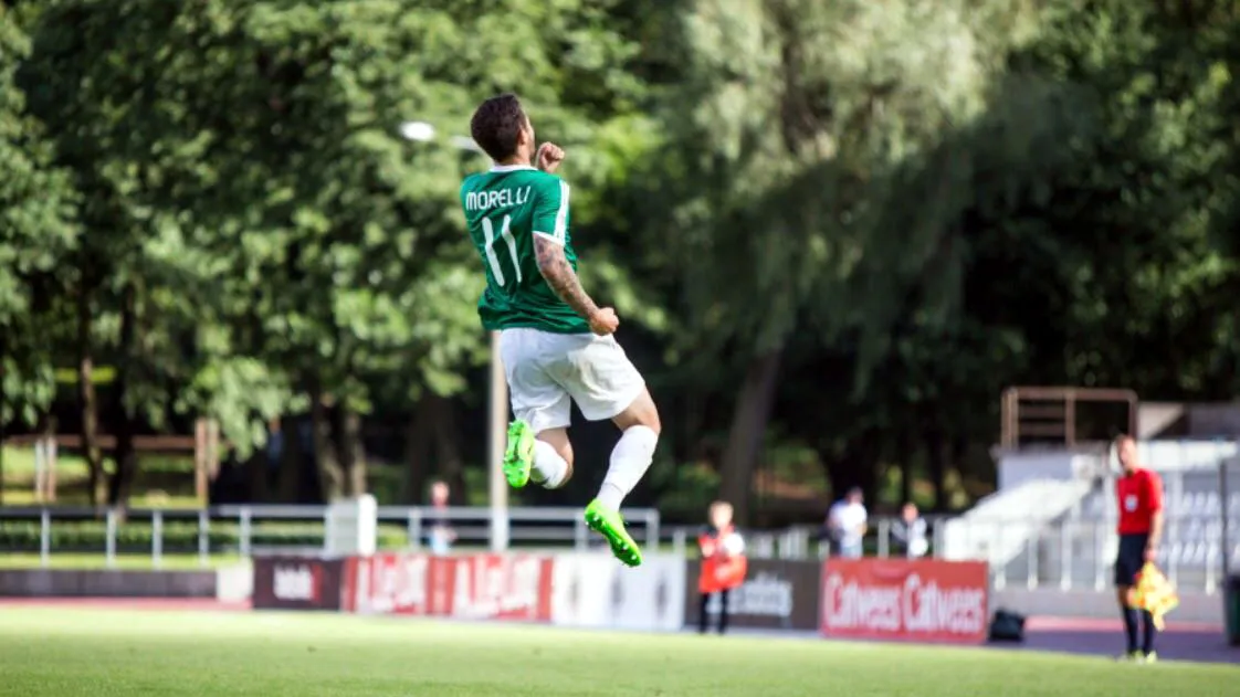 Cavadinha e tentativa de gol do meio-campo: Jo&atilde;o Morelli chega a 15 gols em 19 jogos pelo Levadia