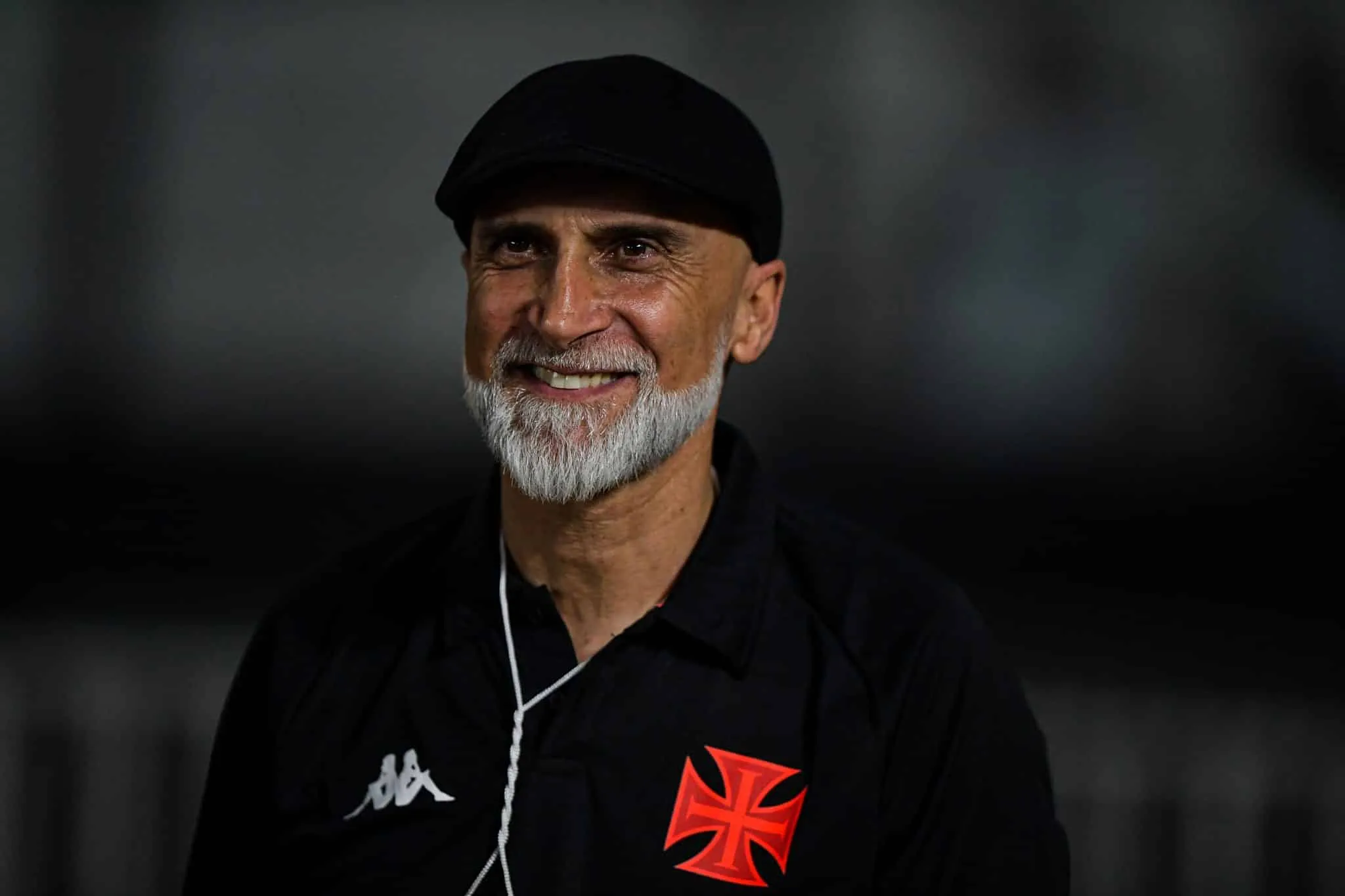 Mesmo com elenco de folga, t&eacute;cnico &Aacute;lvaro Pacheco j&aacute; iniciou os trabalhos no Vasco