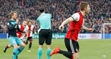 Tecnologia na linha do gol &eacute; crucial para vit&oacute;ria do Feyenoord sobre PSV na corrida pelo t&iacute;tulo
