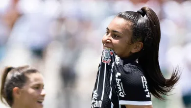 Com pouco p&uacute;blico e gramado ruim, Corinthians vence o Palmeiras na 1&ordf; semi do Paulist&atilde;o Feminino