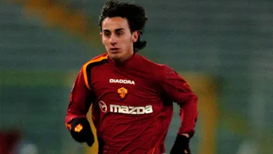 Aquilani lembra que precisou da ajuda do &aacute;rbitro para tocar na bola em sua estreia na Serie A