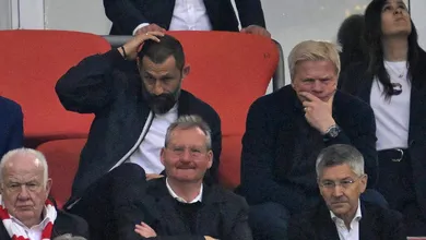 Toler&acirc;ncia zero: Bayern demite Kahn e Salihamidzic durante a festa do t&iacute;tulo alem&atilde;o