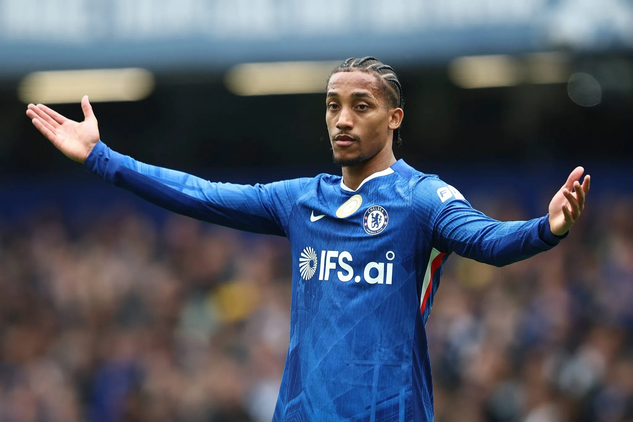 Jo&atilde;o Pedro em jogo do Chelsea na Premier League